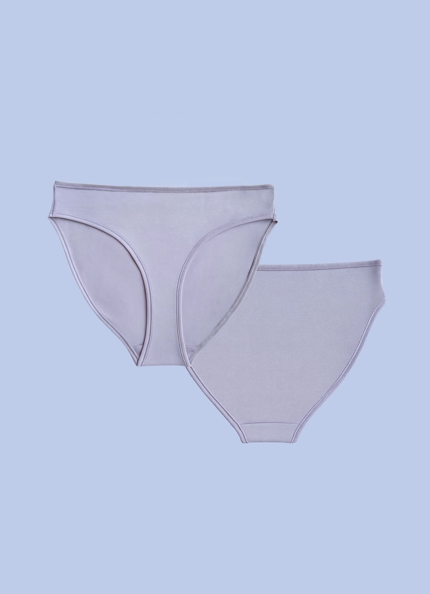 Kiseau organic cotton bikini underwear for women, sustainable and breathable fabric, front and back views flat lay.